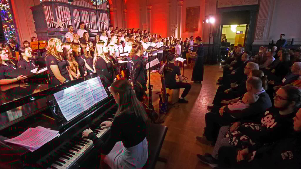 Zahlreiche Akteure machten die Weihnachtskonzerte in der Aula des Ascherslebener Stephaneums zu einem Erfolg.