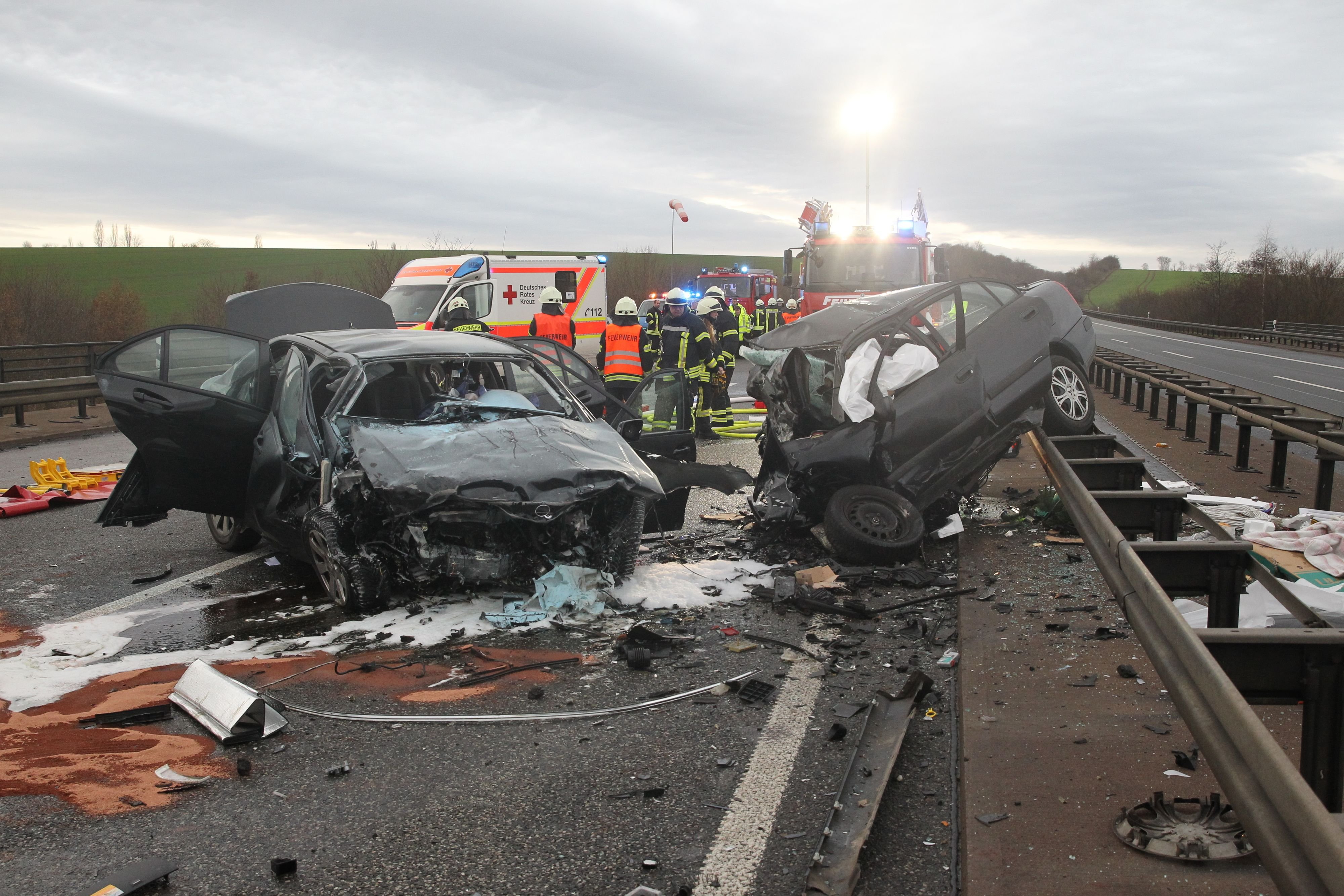 Schwerer Unfall: Horror-Crash Auf A38: Drei Tote Nach Geisterfahrer ...