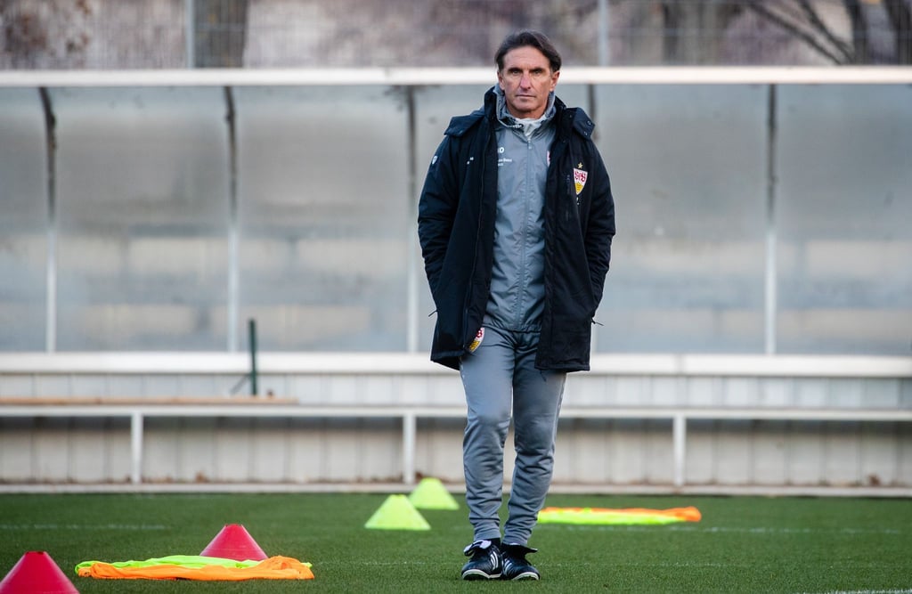 Stuttgarts neuer Trainer Bruno Labbadia auf dem Trainingsplatz.