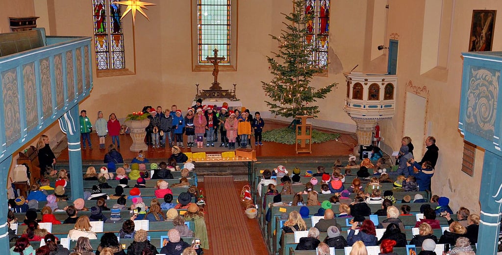 Die Weihnachtsfeier der Güstener Guddenstein-Grundschule füllte die St.-Vitus-Kirche bis zum letzten Sitzplatz.
