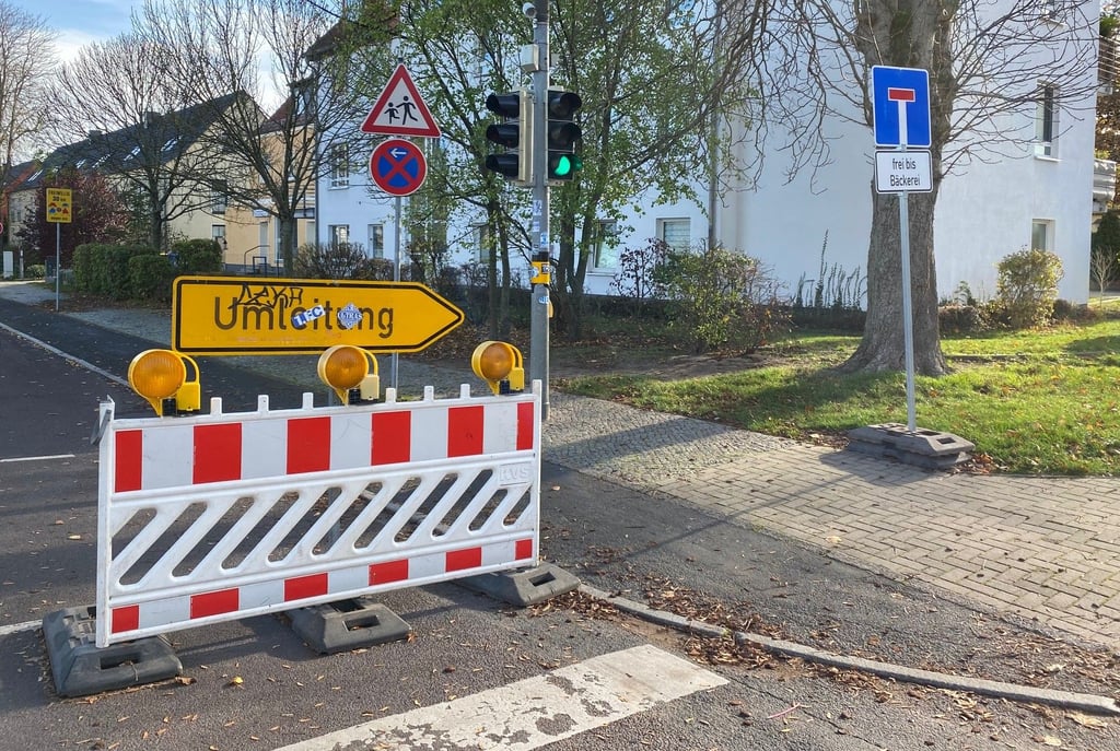 Die Baustelle am Holzweg in Magdeburg-Nordwest hat für viel Ärger bei den Anwohnern gesorgt. SWM und Stadt müssen jetzt aus ihren Fehlern lernen.