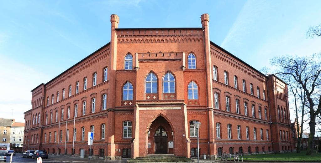 Am Landgericht Stendal sollte ein Berufungsprozess zu einem Angriff auf drei AfD-Mitglieder verhandelt werden.
