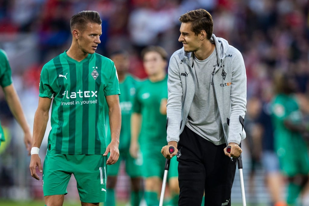 Hannes Wolf (l) und Florian Neuhaus waren bei der Leistungsdiagnostik bei Borussia Mönchengladbach dabei.