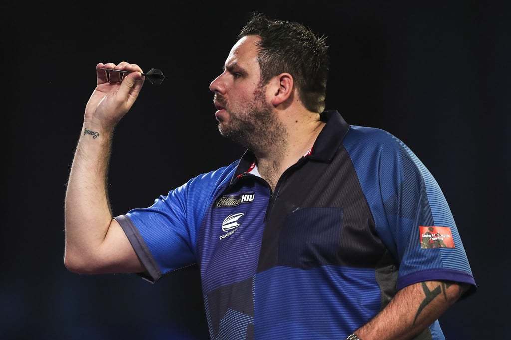 Der Engländer Adrian Lewis ist mit einem Sieg in die Darts-WM gestartet.