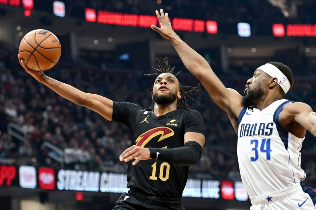 Darius Garland (10) setzte sich mit Cleveland gegen Dallas mit Kemba Walker durch.