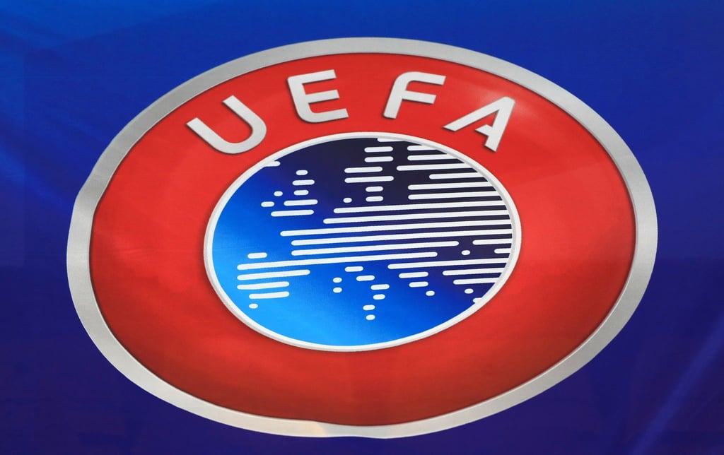 Die UEFA bestraft den irischen Fußballverband, weil Spielerinnen ein umstrittenes Lied gesungen haben.