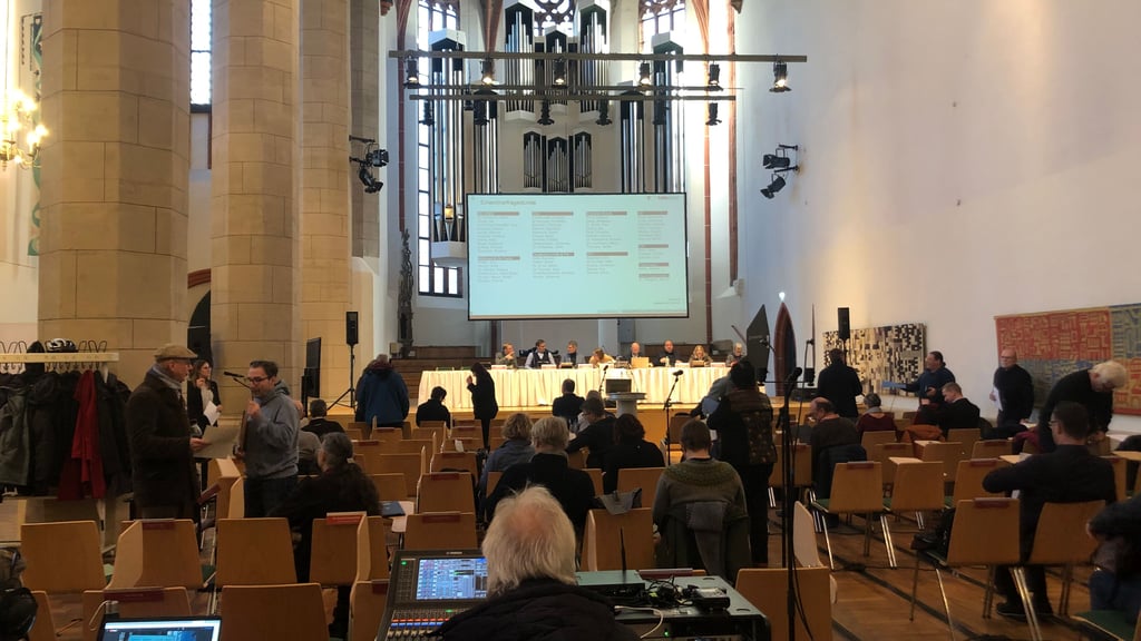 Der Stadtrat tagt in der Ulrichskirche