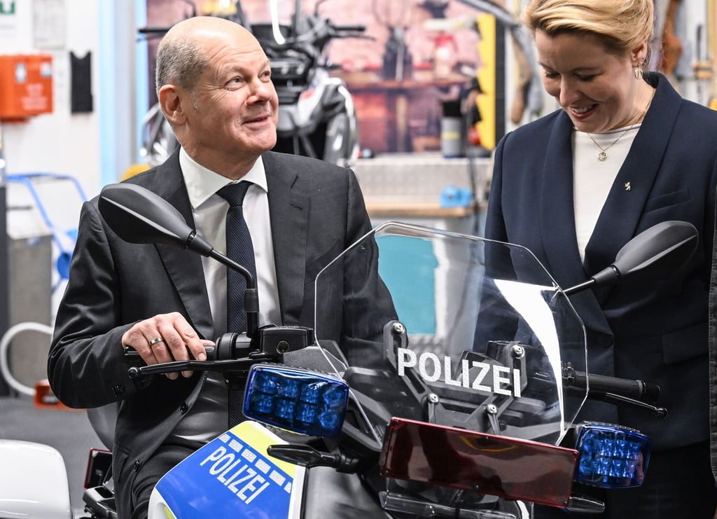 Bundeskanzler Olaf Scholz (SPD) und Berlins Regierende Bürgermeisterin Franziska Giffey (SPD).