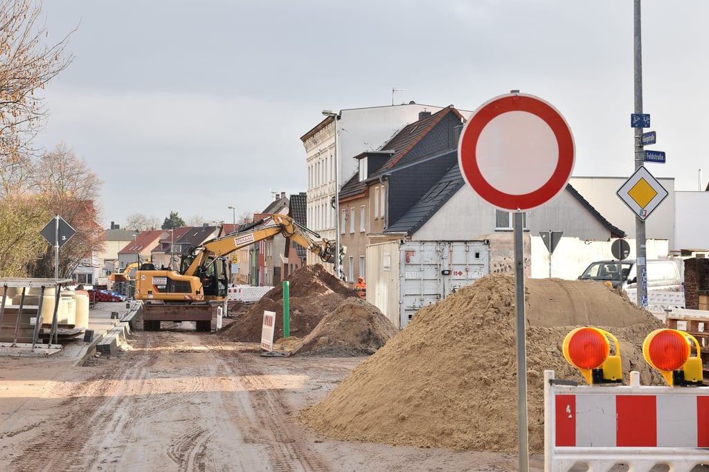 Die Bauarbeiten in der Königstraße in Magdeburg sorgen für Einschränkungen im Buslinienverkehr der MVB.