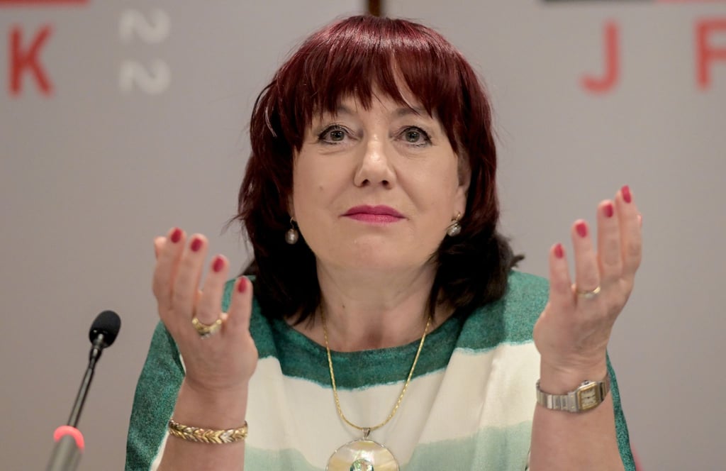 Astrid-Sabine Busse (SPD), Berliner Senatorin für Bildung, Jugend und Familie, spricht.