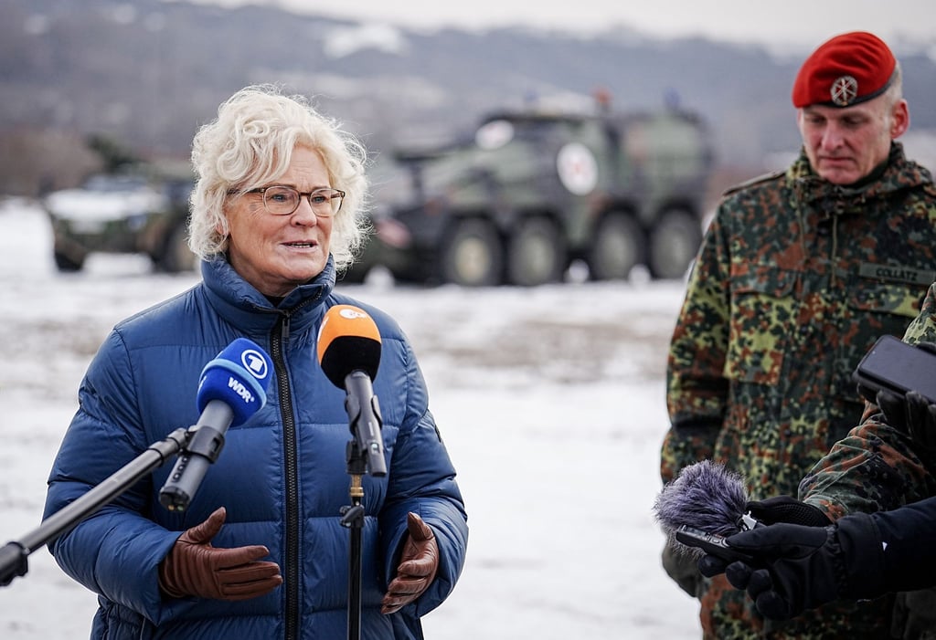 „Brauche verlässliche Systeme und nicht welche, die ich irgendwann in 2025 vielleicht einsetzen kann“: Verteidigungsministerin Christine Lambrecht.