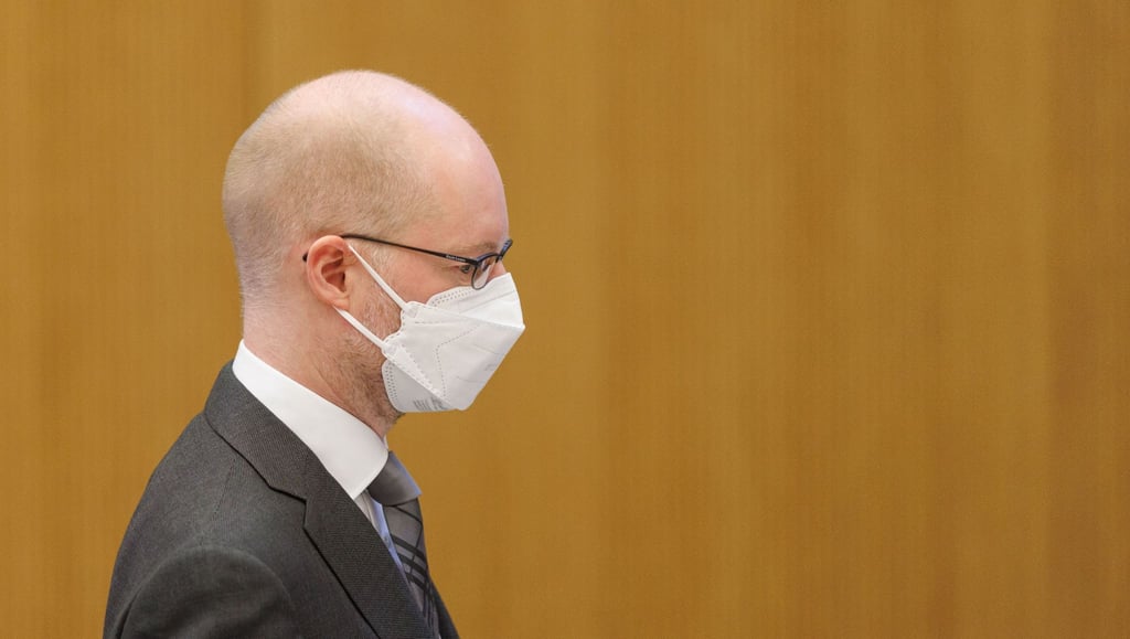 Der frühere Wirecard-Manager und Kronzeuge Oliver Bellenhaus kommt in München zur Fortsetzung des Prozesses in den Gerichtssaal.