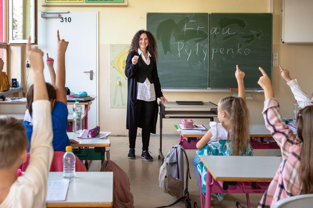 Die MZ hat zu Beginn des Schuljahres die Grundschule Elstervorstadt in Zeitz besucht, wo die Ukrainerin Olha Pylypenko die ukrainsichen Kinder in einer Ankunftsklasse unterrichtet hat.