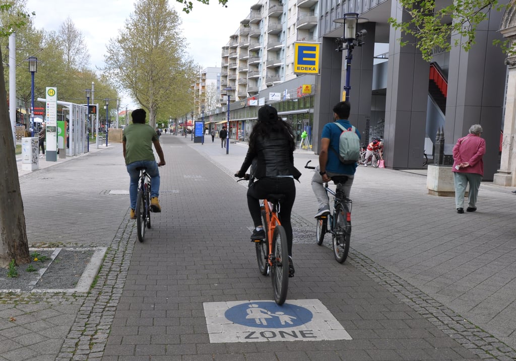 Konflikte zwischen Fußgängern und Radfahrern im Nordabschnitt des Breiten Weges sind Thema im Magdeburger Stadtrat.