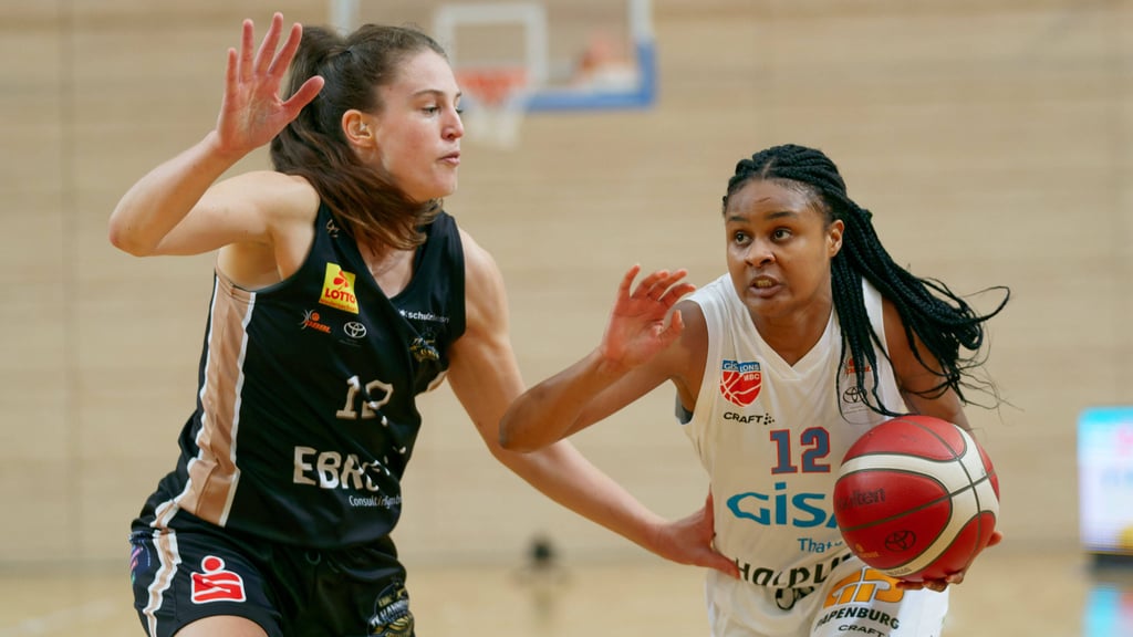 Fatou Jallow (r.) läuft nicht mehr für den Gisa Lions MBC auf.