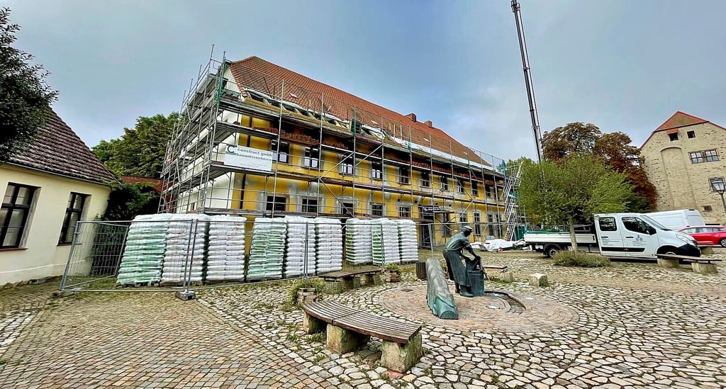 Seit Herbst 2021 wird das Bürgerhaus in Wolmirstedt saniert. Alle Vereine und Gruppen sollen im Januar 2023 wieder in ihre Räumlichkeiten zurückkehren können.