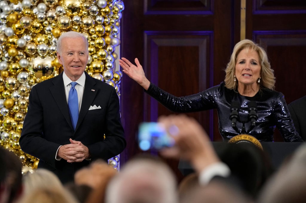 Der US-Präsident Joe Biden schenkt seiner Frau Jill Biden jedes Jahr ein selbstgeschriebenes Gedicht.