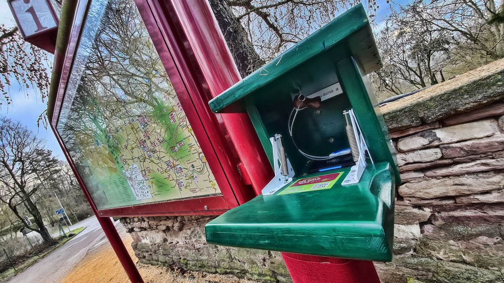 Neben der Infotafel am Allstedter Schloss ist die wandernde Stempelstelle jetzt angebracht. Bis Mitte Februar kann man hier stempeln.