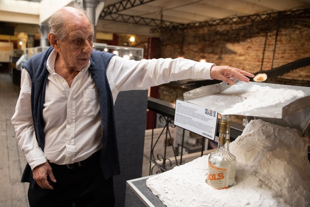 Ramon Sabella, ein Überlebender des Flugunfalls, erzählt seine Erfahrungen im „Andes Museum 1972“ in Montevideo.