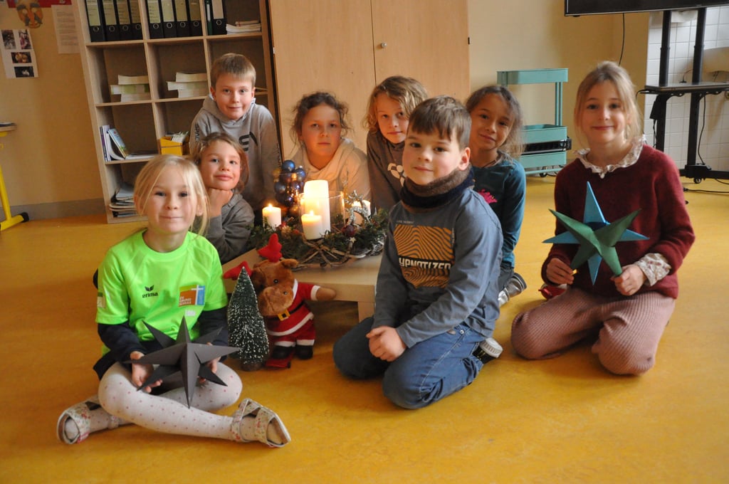 Acht Mädchen und Jungen aus den Klassenstufen 1 bis 4 der Evangelischen Grundschule Burg erzählten im Gespräch mit der Volksstimme, was ihnen wichtig an Weihnachten ist.