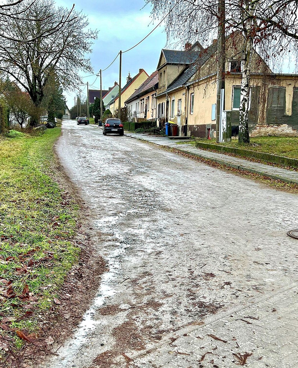 Die Latdorfer Straße in Grimschleben soll nächstes Jahr grundhaft ausgebaut werden.