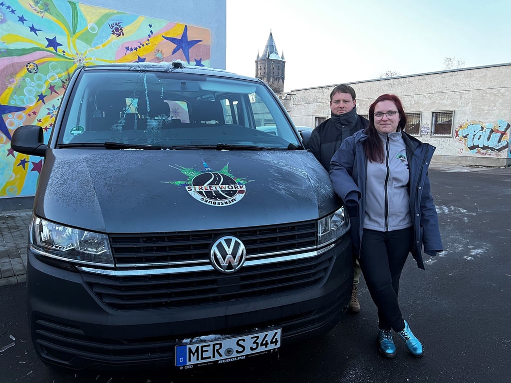 Marcus Schmied und Jenny Cornelius haben mit dem neuen Bus viel vor.