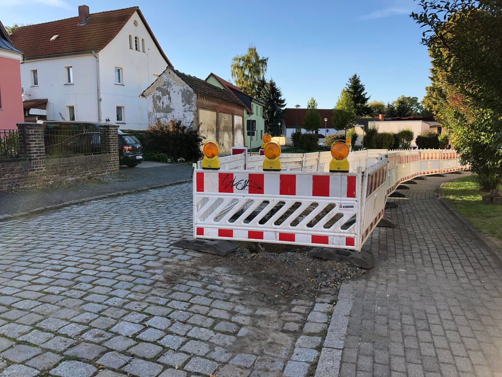 In den vergangenen Monaten ist in der Köttichauer Straße in Hohenmölsen eine neue Trinkwasserleitung verlegt worden. Zuvor hatte es mehrere Brüche der alten Asbestzementleitung gegeben.