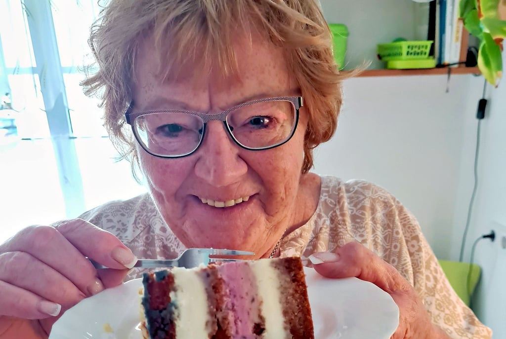 Bärbel Höschel aus Genthin hat im Ruhestand die Liebe zum Backen und der digitalen Welt entdeckt.