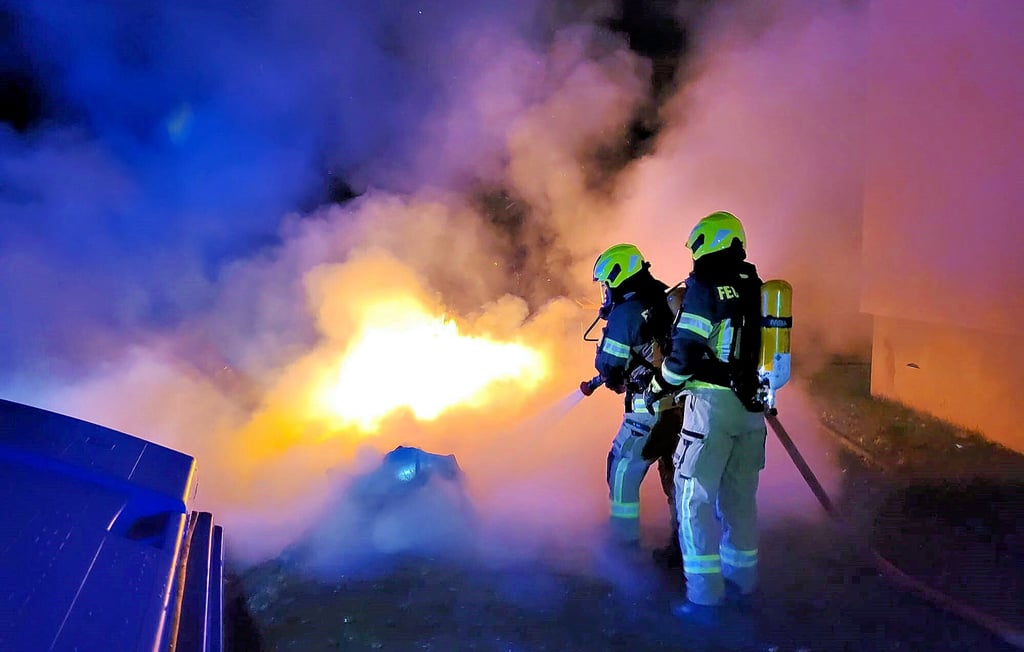 Den jüngsten Brand von Wertstofftonnen musste die Feuerwehr in der Sebald-Waldstein-Straße löschen.