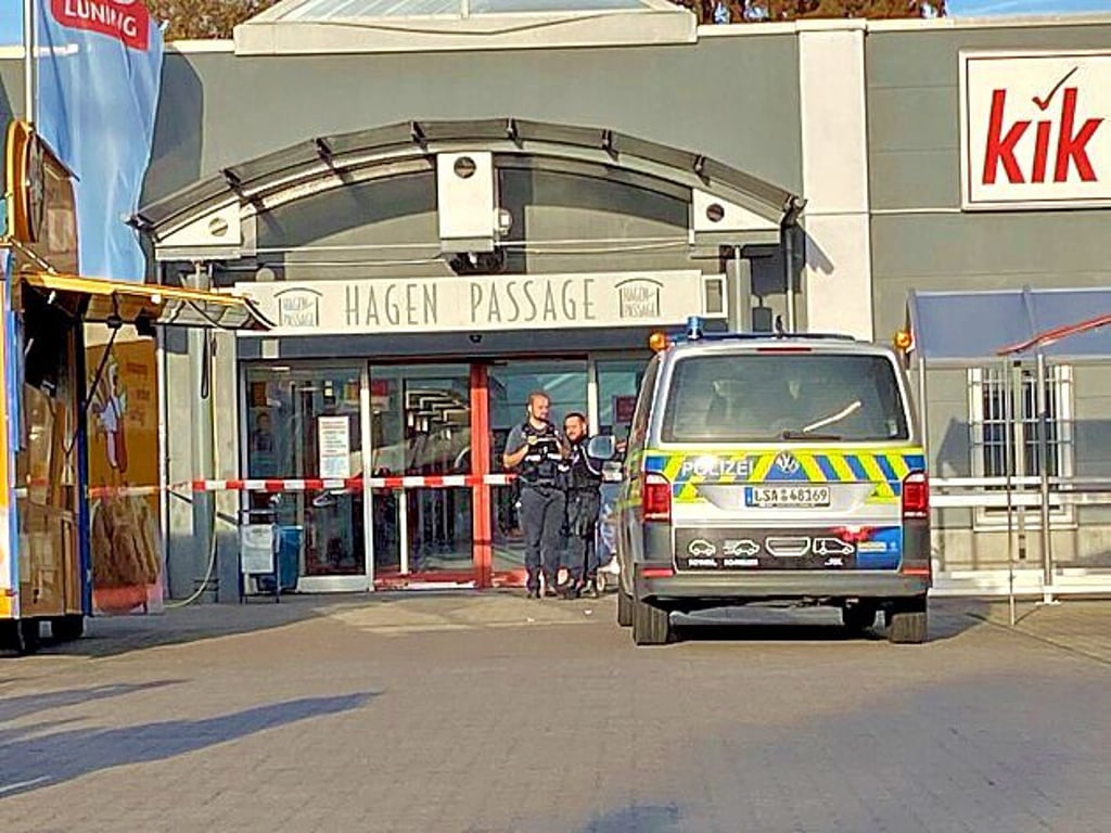 Bombendrohung in Haldensleber Hagenpassage. Es war nur ein Dummejungenstreich.
