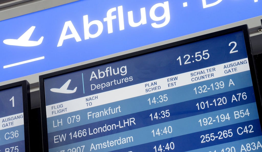Der Streit um die Vorauskasse bei Flugtickets dauert an.