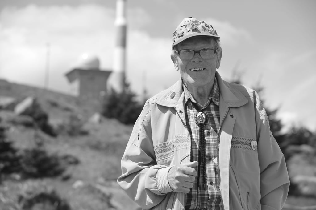 Benno Schmidt - alias Brocken-Benno - auf seinem Lieblingsberg. Mit 90 Jahren ist der Rekordwanderer am 23. Dezember verstorben.
