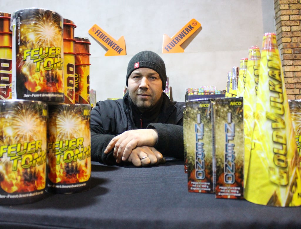 Zwischen Feuertonne und Goldvulkan ist Pyrotechniker Björn Körber seit zehn Jahren in seinem Element.
