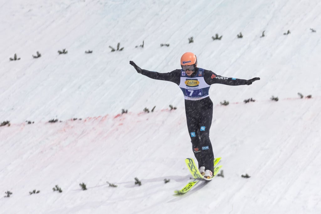 Skispringer Karl Geiger kam beim Weltcup in Titisee-Neustadt auf den fünften Rang.