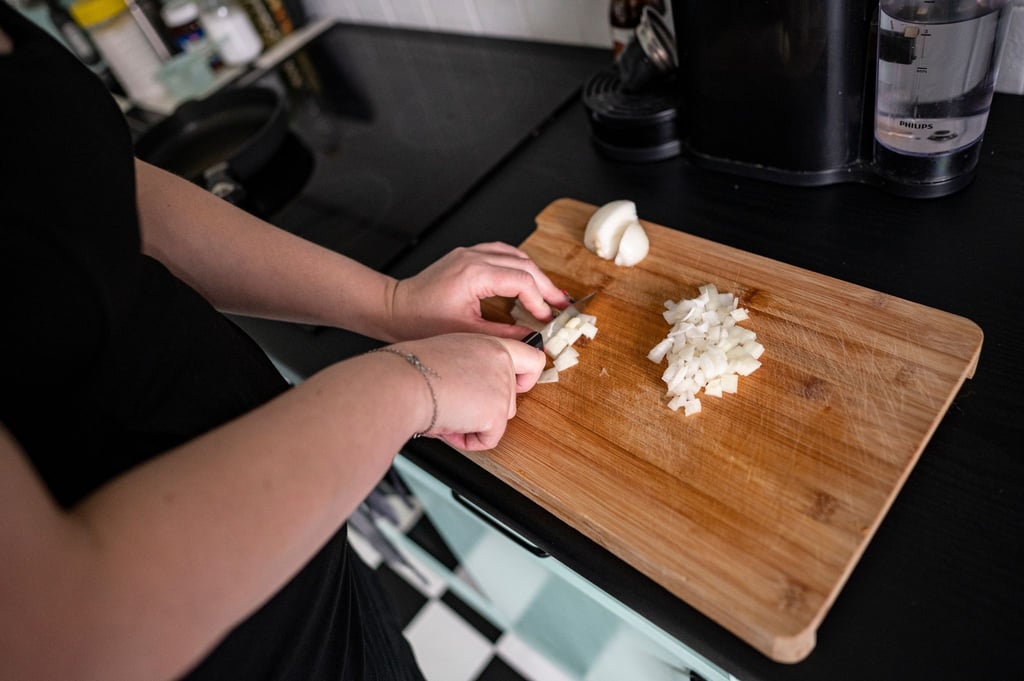 Wie lässt sich auch mit sehr wenig Geld ein warmes Essen auf den Tisch bringen? Diese Frage stellen sich momentan viele Menschen.