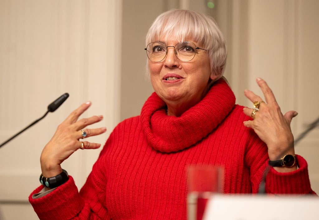 Kulturstaatsministerin Claudia Roth spricht bei einer Pressekonferenz.