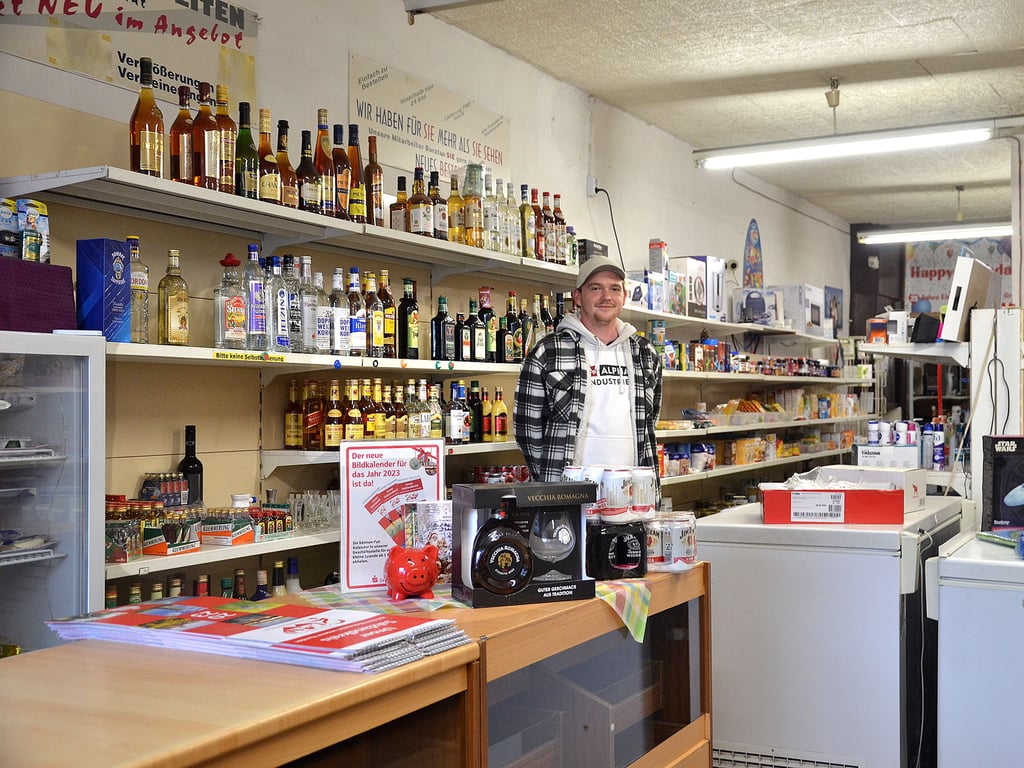 Steven Grund verkauft, was noch da ist. Das Geschäft seines Vaters in Felgeleben hat noch bis Jahresende geöffnet, dann gehen nach 30 Jahren die Pforten endgültig zu.