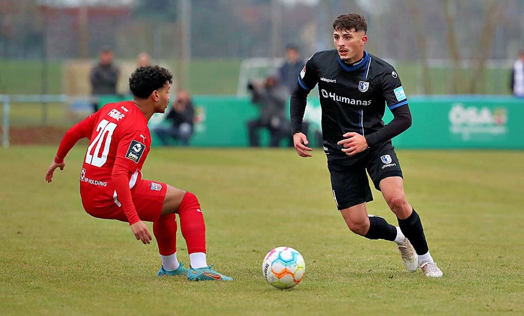 Verteidiger Eldin Dzogovic ist ein Eigengewächs, aber wurde in Luxemburg geboren. 2019 wechselte er zum U-17-Team des FCM.