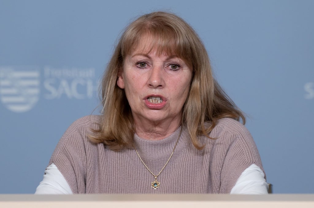 Petra Köpping (SPD), Gesundheitsministerin von Sachsen, nimmt an einer Pressekonferenz teil.