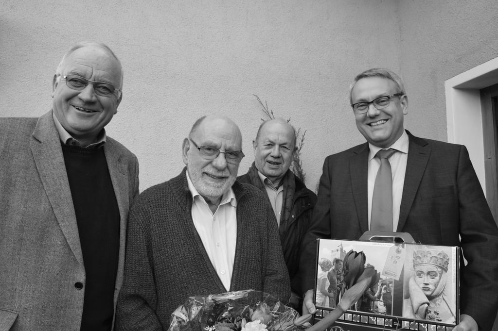 Der ehemalige Landrat Martin Groß (2.v.l .) - hier mit Alt-Landrat Harri Reiche, Curt Becker, Naumburgs früherer Oberbürgermeister, und Götz Ulrich - ist in der Nacht zu Heiligabend verstorben.