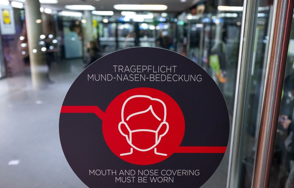 Maskenpflicht am zentralen Busbahnhof in München.