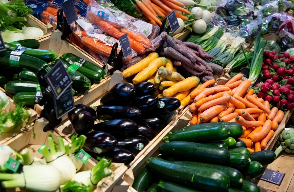 Wegen der hohen Inflation haben Experten zufolge die Verbraucher ihr Einkaufsverhalten verändert.