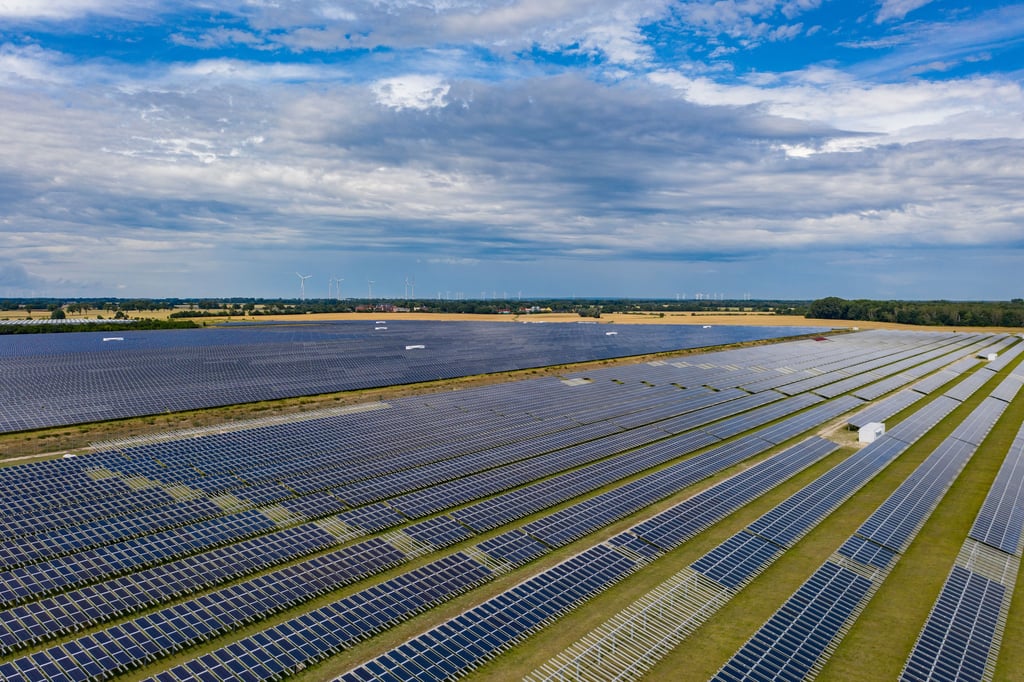 Solarparks auf Ackerland