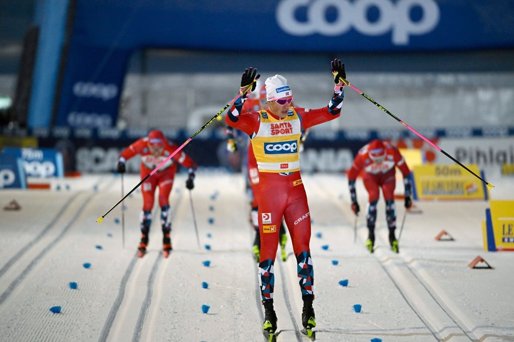 Der Norweger Johannes Hoesflot Klaebo siegte in Ruka.