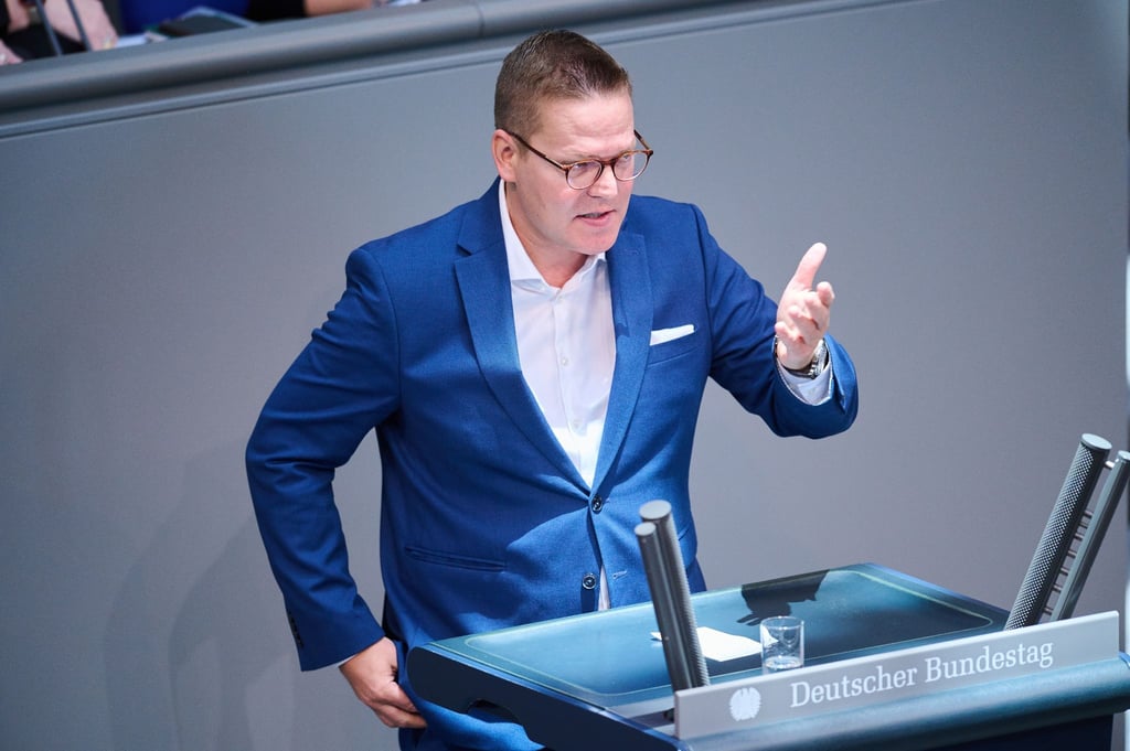Tino Sorge, Bundestagsabgeordneter spricht bei der Sitzung des Bundestags.