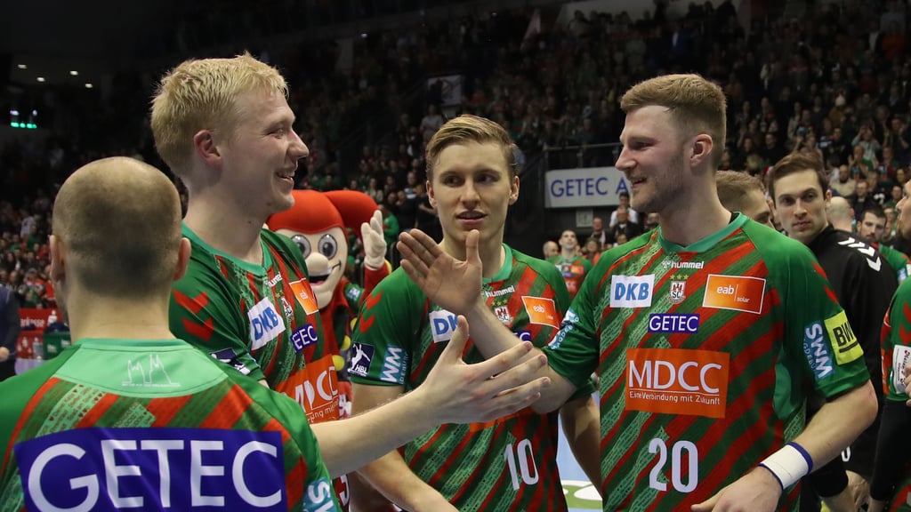 Magnus Saugstrup, Gisli Kristjansson und Philipp Weber (v. l.) wollen auch in der Rückrunde mit dem SC Magdeburg reichlich Grund zum Lachen haben.