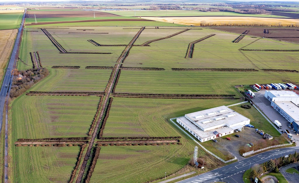 Im Halberstädter Industriegebiet Ost laufen gerade archäologische Sondierungsgrabungen als Voraussetzung für eine spätere Bebauung.