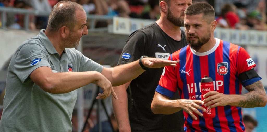 Nicht nur Verteidiger Marnon Busch (r) hat seinen auslaufenden Vertrag beim FCH vorzeitig verlängert.