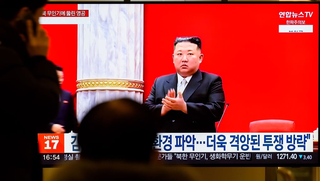 In einer Nachrichtensendung in Südkoreas Hauptstadt Seoul wird über den nodkoreanischen Machthaber Kim Jong Un berichtet.