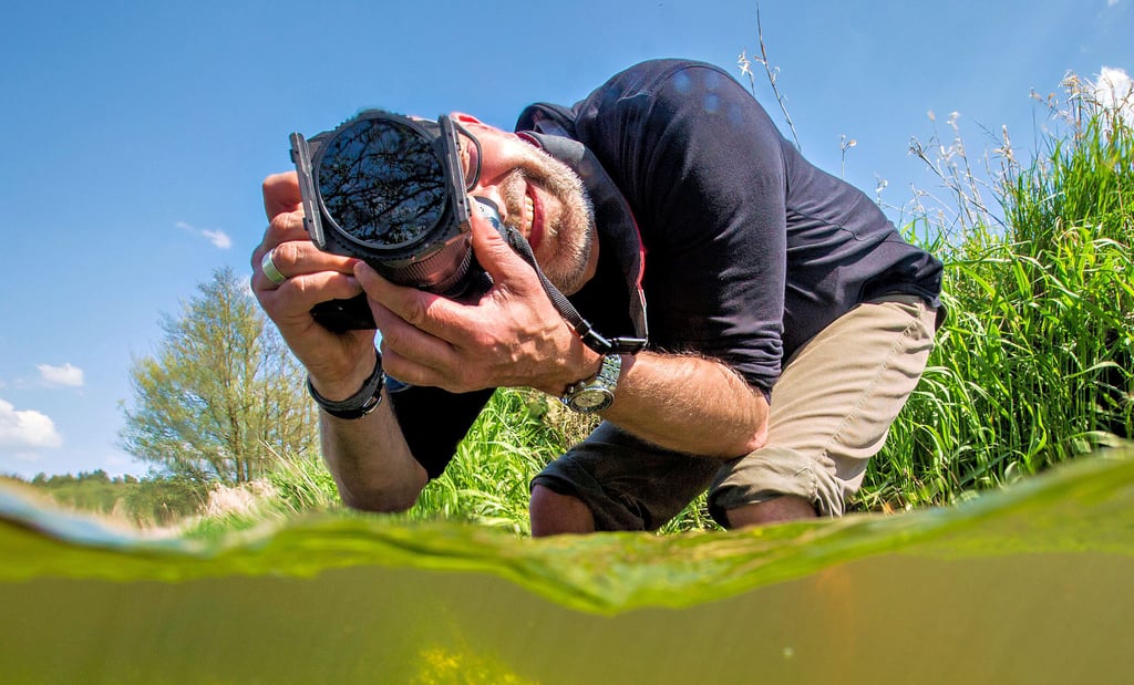 Oliver Ulmer fotografierte entlang und und teilweise in der Elbe für seinen neusten Foto-Band „Flusslandschaft Elbe“.